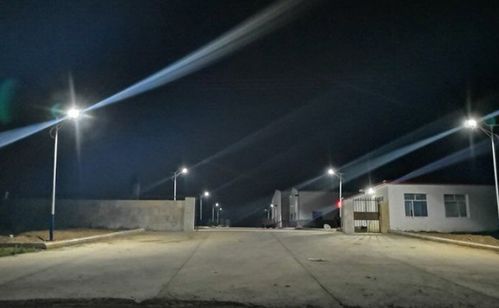 你知道吗 太阳能路灯也是需要清洗,才能 光芒万丈